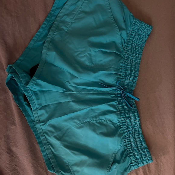 Selling both Stella McCartney shorts size 36(S) - Picture 3 of 3